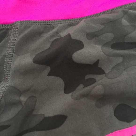 LULULEMON Paris Pink Camo Speed Shorts - Picture 6 of 6